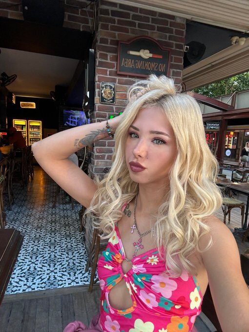 Lina Su Özgen Kimdir? Nereli, Kaç Yaşında, Ne İş Yapıyor? - Acı Haber